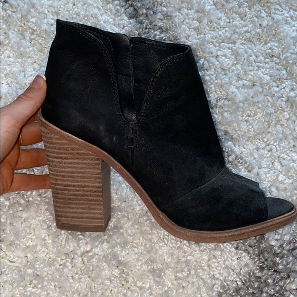 Vince Camuto black cut out booties size 8
